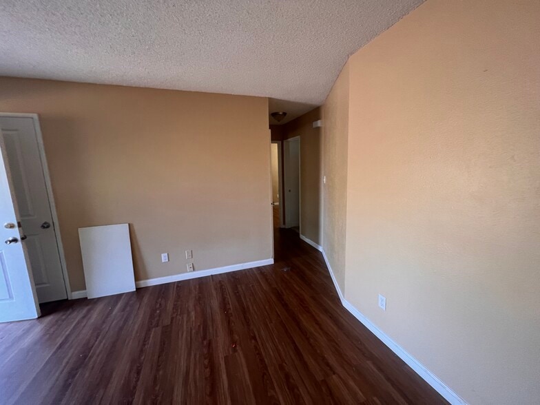 More Photos Of 271 Clay St E, Monmouth Apartments For Sale