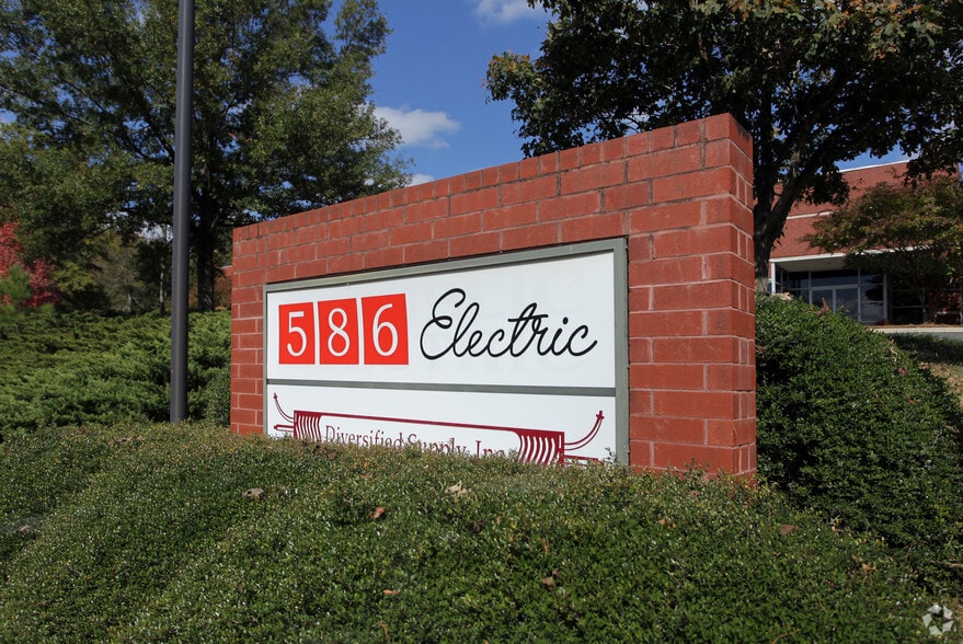 More Photos Of 725 Imperial Ct, Charlotte Warehouse For Lease