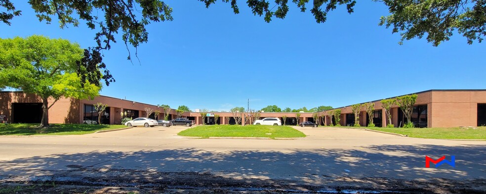 Primary Photo Of 11210 Steeplecrest, Houston Office For Lease