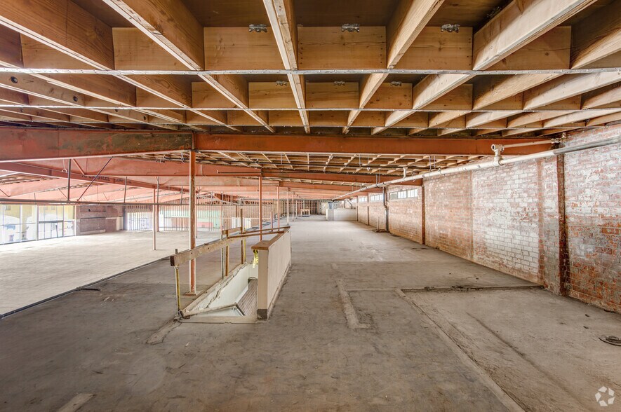 More Photos Of 422 S Azusa Ave, Azusa Unknown For Lease