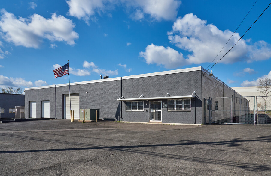 Primary Photo Of 2061 Hartel Ave, Levittown Warehouse For Sale