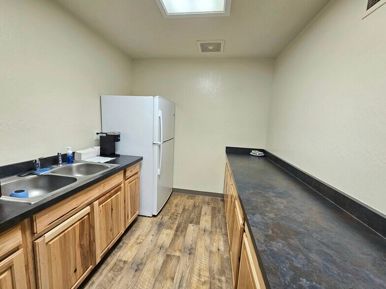 More Photos Of 18 Williamsburg Ln, Chico Office For Lease