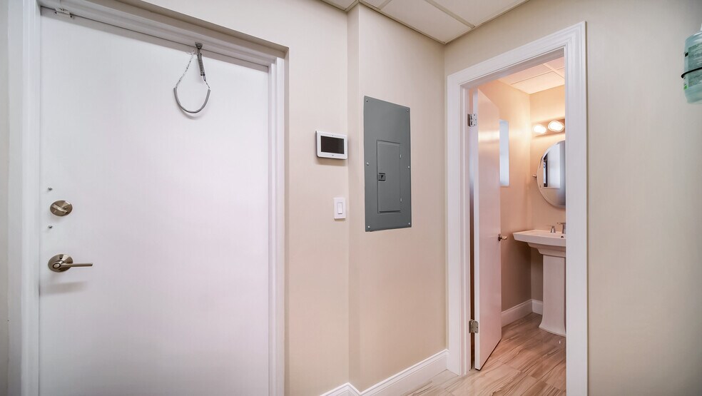 More Photos Of 201 N University Dr, Plantation Medical For Sale