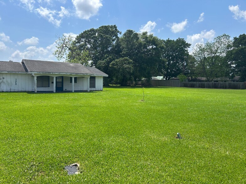 More Photos Of 1420 S 29th St, Nederland Land For Sale