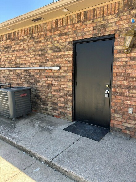 More Photos Of 817 SW 89th St, Oklahoma City Medical For Sale