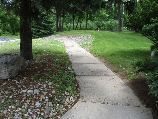 More Photos Of 7217 Sashabaw Rd, Village of Clarkston Office Residential For Sale