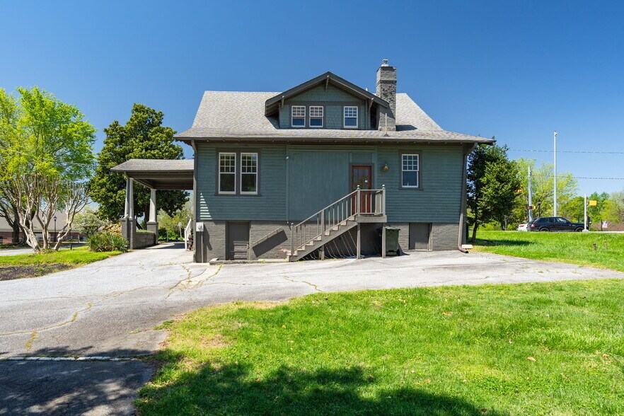 More Photos Of 206 E Main St, Jamestown Office For Sale