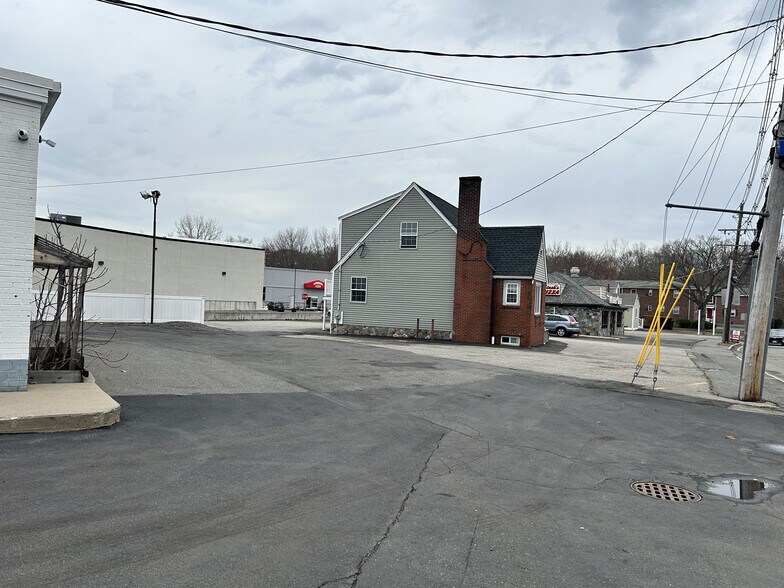 More Photos Of 250 Dean St, Norwood Flex For Lease