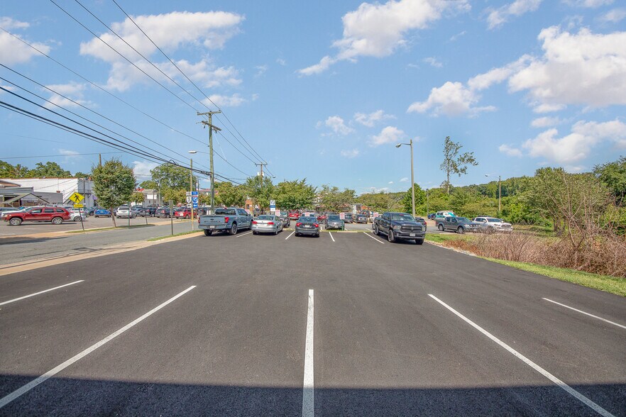 More Photos Of 1005 Sophia St, Fredericksburg Office For Lease