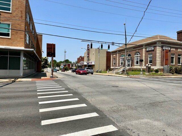 More Photos Of 136 Dixie Ave, Elizabethtown Office For Sale