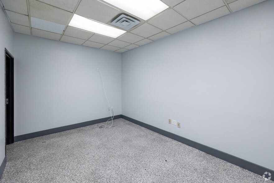 More Photos Of 1110 W Harris Rd, Arlington Warehouse For Lease