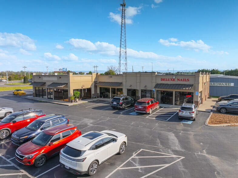 More Photos Of 2585 Decherd Blvd, Decherd Storefront For Lease
