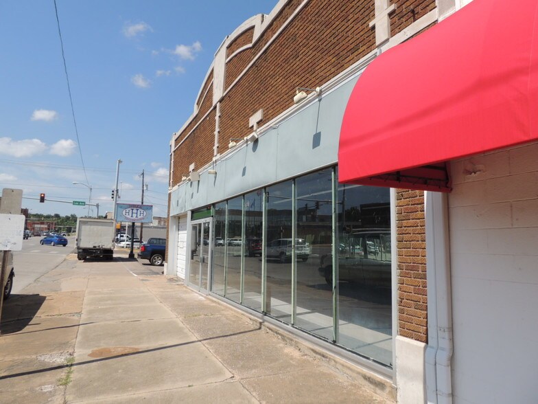 More Photos Of 111 S Main St, Sapulpa Storefront For Sale