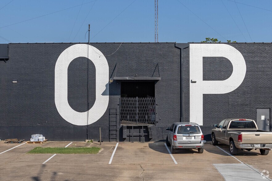 More Photos Of 1110 Paige St, Houston Warehouse For Lease