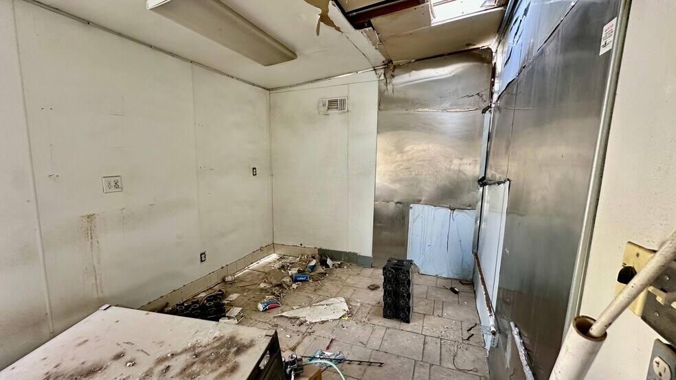 More Photos Of 82264 Trona Rd, Trona Service Station For Sale