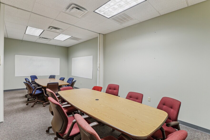 More Photos Of 60 Overbrook Dr, Monroe Flex For Sale