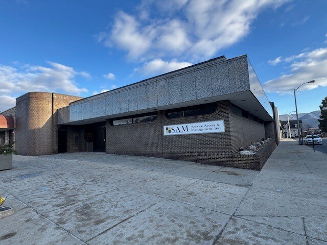 Primary Photo Of 100 E Market St, Lewistown Flex For Lease