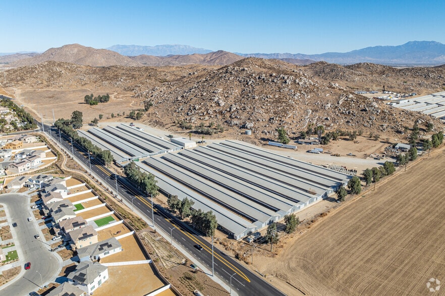 More Photos Of 30150 Briggs Rd, Menifee Warehouse For Lease