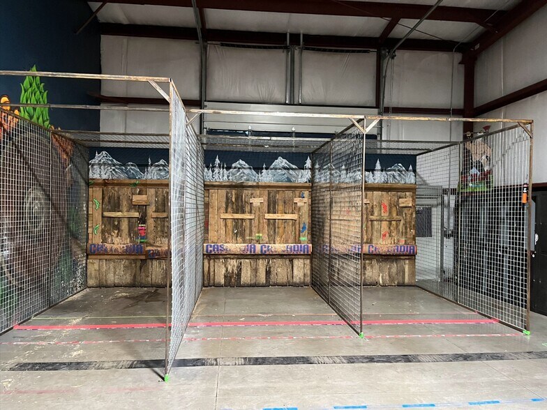 More Photos Of 5681 Crater Lake Hwy, Central Point Warehouse For Lease