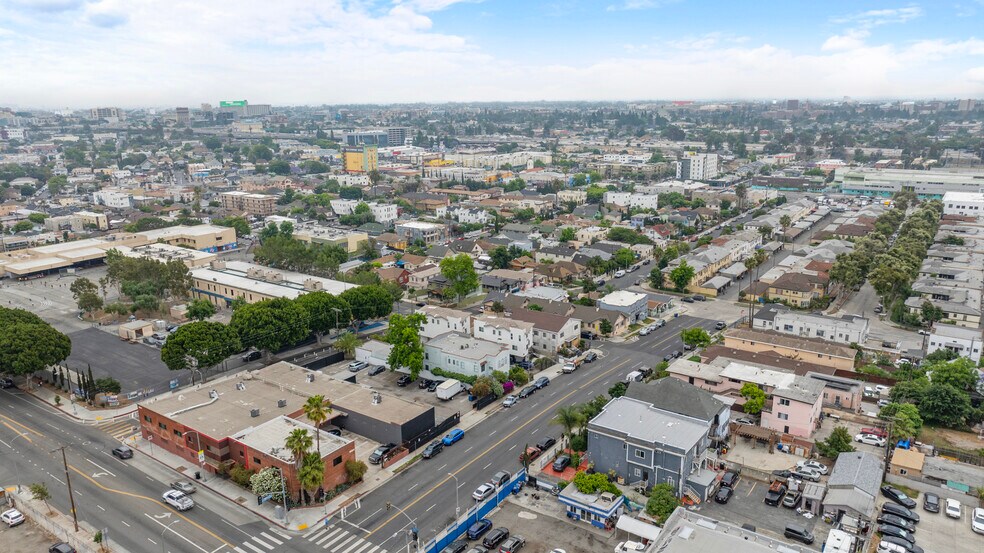 More Photos Of 1604 Venice Blvd, Los Angeles Showroom For Lease