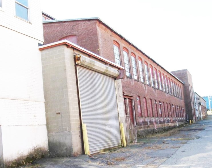 More Photos Of 32 Oak Hill Ln, Fitchburg Warehouse For Sale