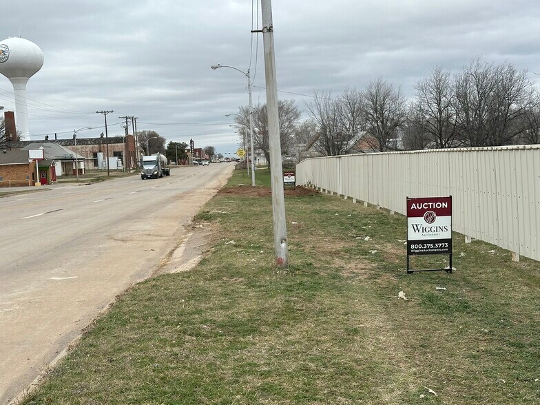 More Photos Of 623 N Main St, Fairview Land For Sale