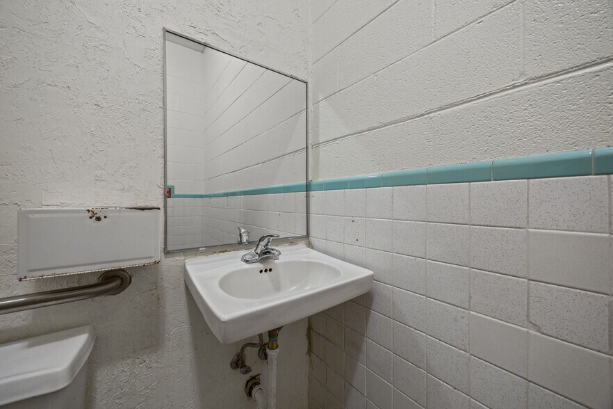 More Photos Of 201 4th St, Walnut Cove Office For Sale