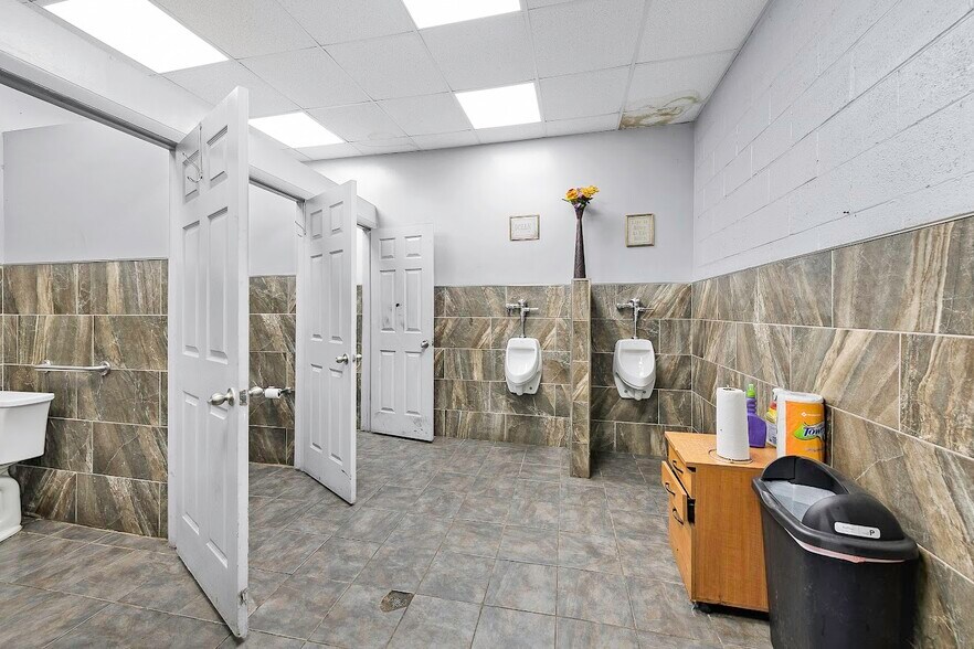 More Photos Of 12280 Burt Rd, Detroit Warehouse For Sale