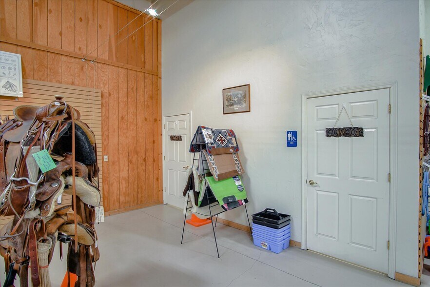 More Photos Of 354 1st St, Hollister Freestanding For Sale