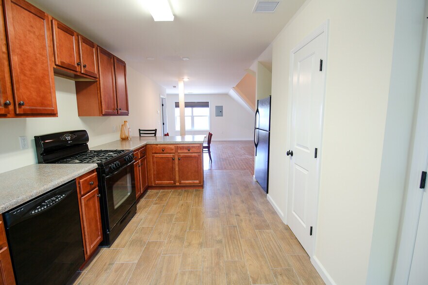 More Photos Of 368 E Main St, Middletown Restaurant For Sale