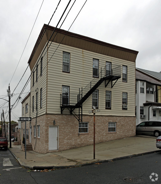 Primary Photo Of 54 Stuyvesant Ave, Lyndhurst Apartments For Sale