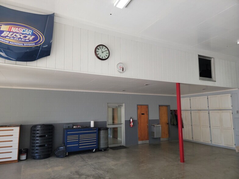 More Photos Of 1106 Goodale Ave, Camden Flex For Sale