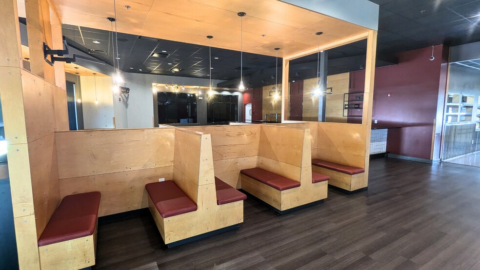 More Photos Of 1285 S College Mall Rd, Bloomington Storefront For Lease