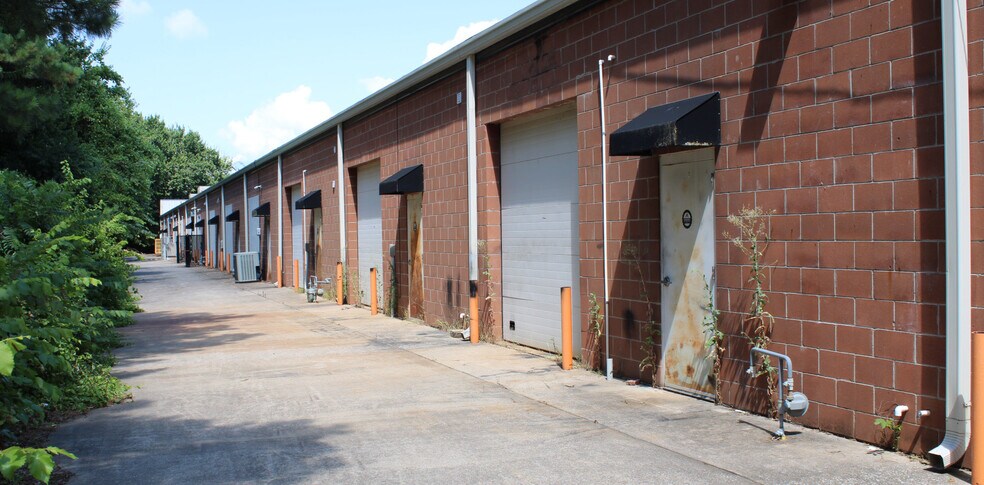 More Photos Of 2733 Mcconnell Rd, Fayetteville General Retail For Lease