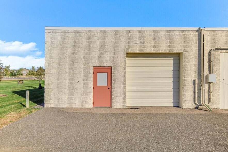 More Photos Of 3825 Lake Elmo Ave N, Lake Elmo Research And Development For Lease