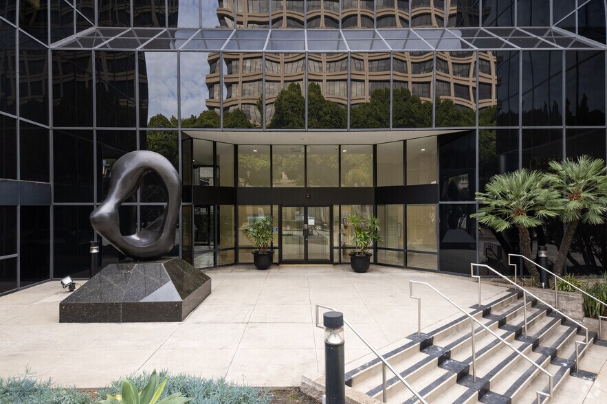 More Photos Of 150 E Colorado Blvd, Pasadena Office For Lease