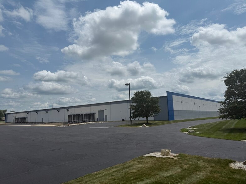 More Photos Of 1410-1440 N Vandemark Rd, Sidney Warehouse For Lease