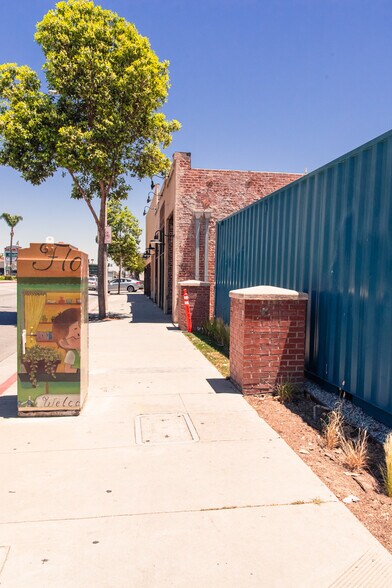 More Photos Of 4410 Gage Ave, Bell Restaurant For Lease