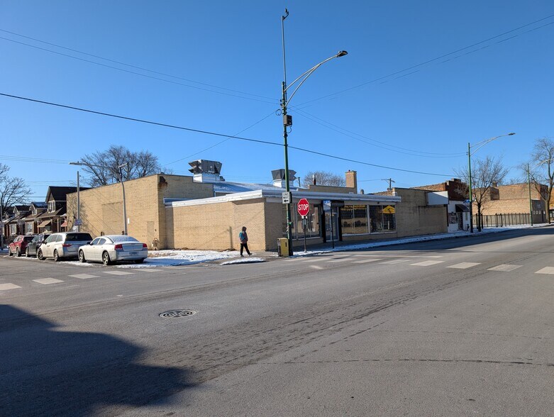 More Photos Of 5101 W Division St, Chicago Storefront For Sale