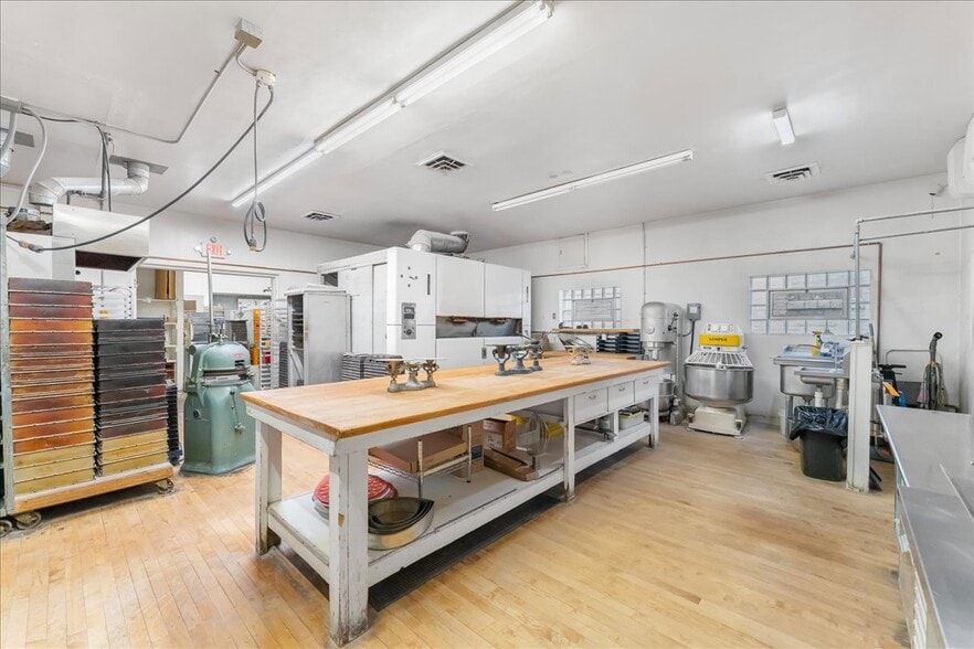 More Photos Of 118 Main St, Luxemburg Specialty For Sale