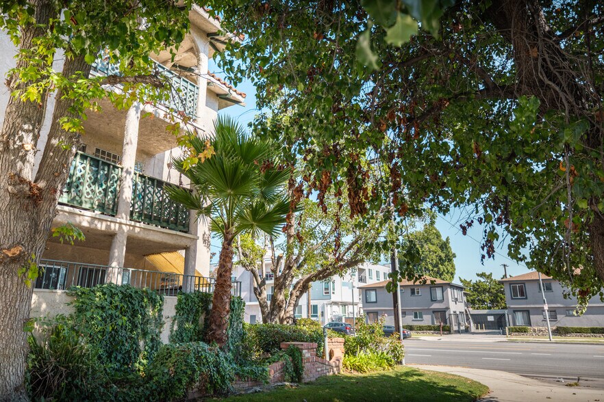 More Photos Of 6121 Woodman Ave, Van Nuys Apartments For Sale