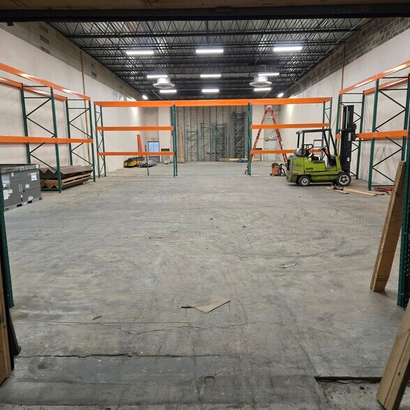 More Photos Of 5101 Edgewater Dr, Orlando Warehouse For Lease