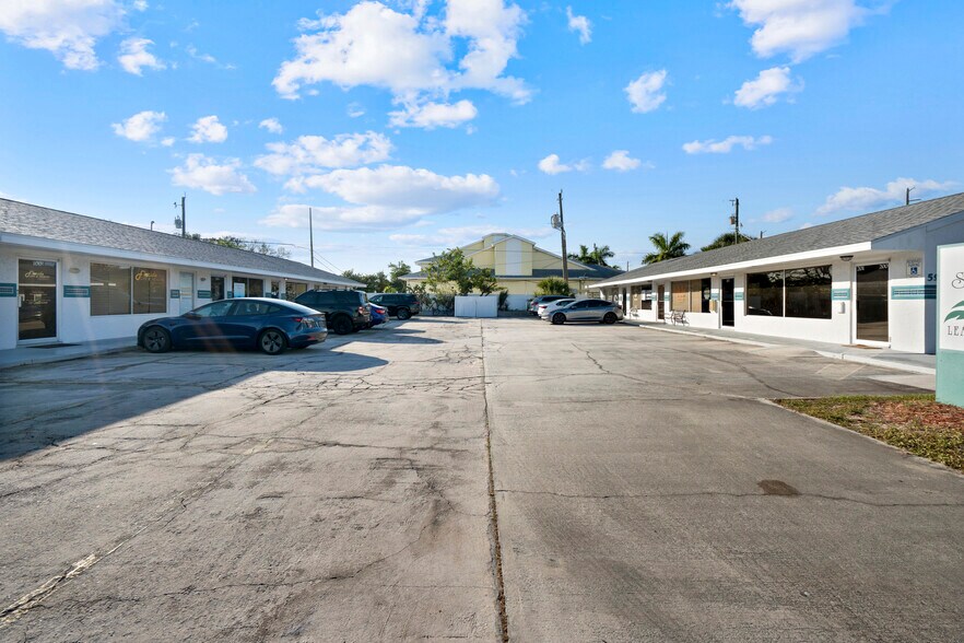 More Photos Of 599 Sherwood Ave, Satellite Beach General Retail For Lease