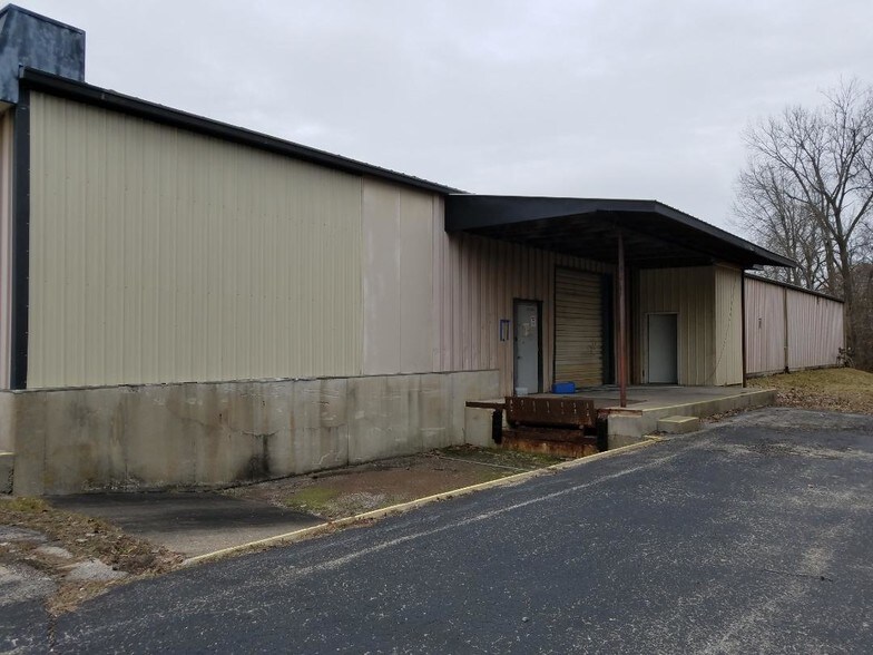 More Photos Of 726 E Gracia Ave, Marceline Warehouse For Lease