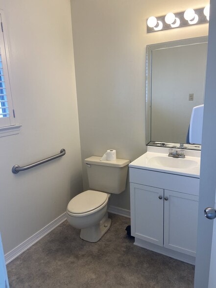More Photos Of 105 W Camphor Ave, Foley Medical For Lease