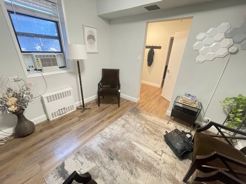 More Photos Of 11045 71st Rd, Forest Hills Apartments For Sale