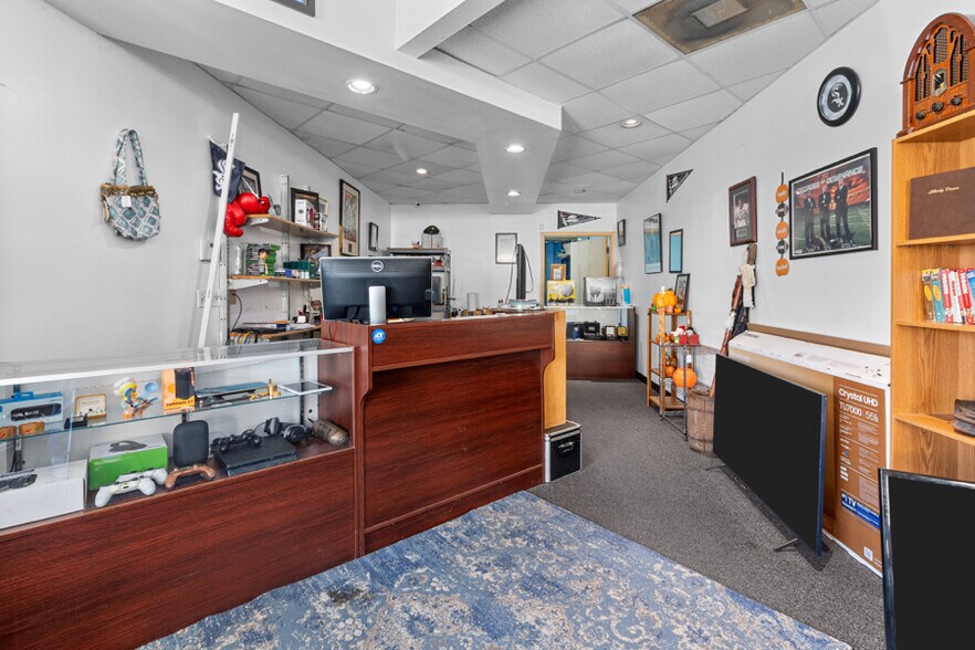 More Photos Of 114-118 E Calhoun St, Woodstock Freestanding For Lease