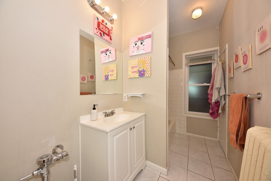 More Photos Of 1816 E Kane Pl, Milwaukee Apartments For Sale