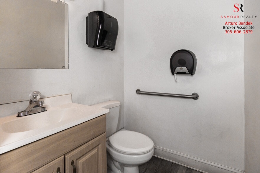 More Photos Of 3337 NW 74th Ave, Miami Warehouse For Sale