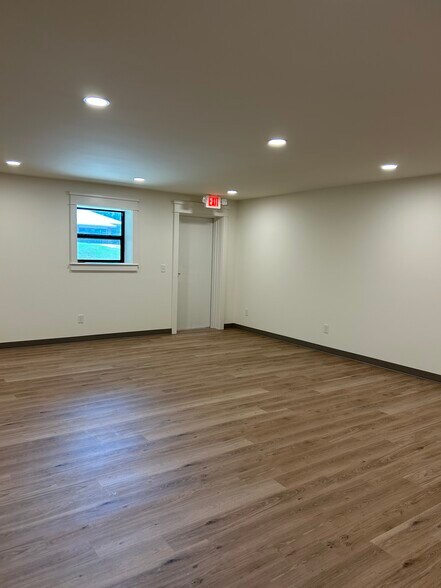 More Photos Of 1181 Fairground Rd, Madison Service For Lease